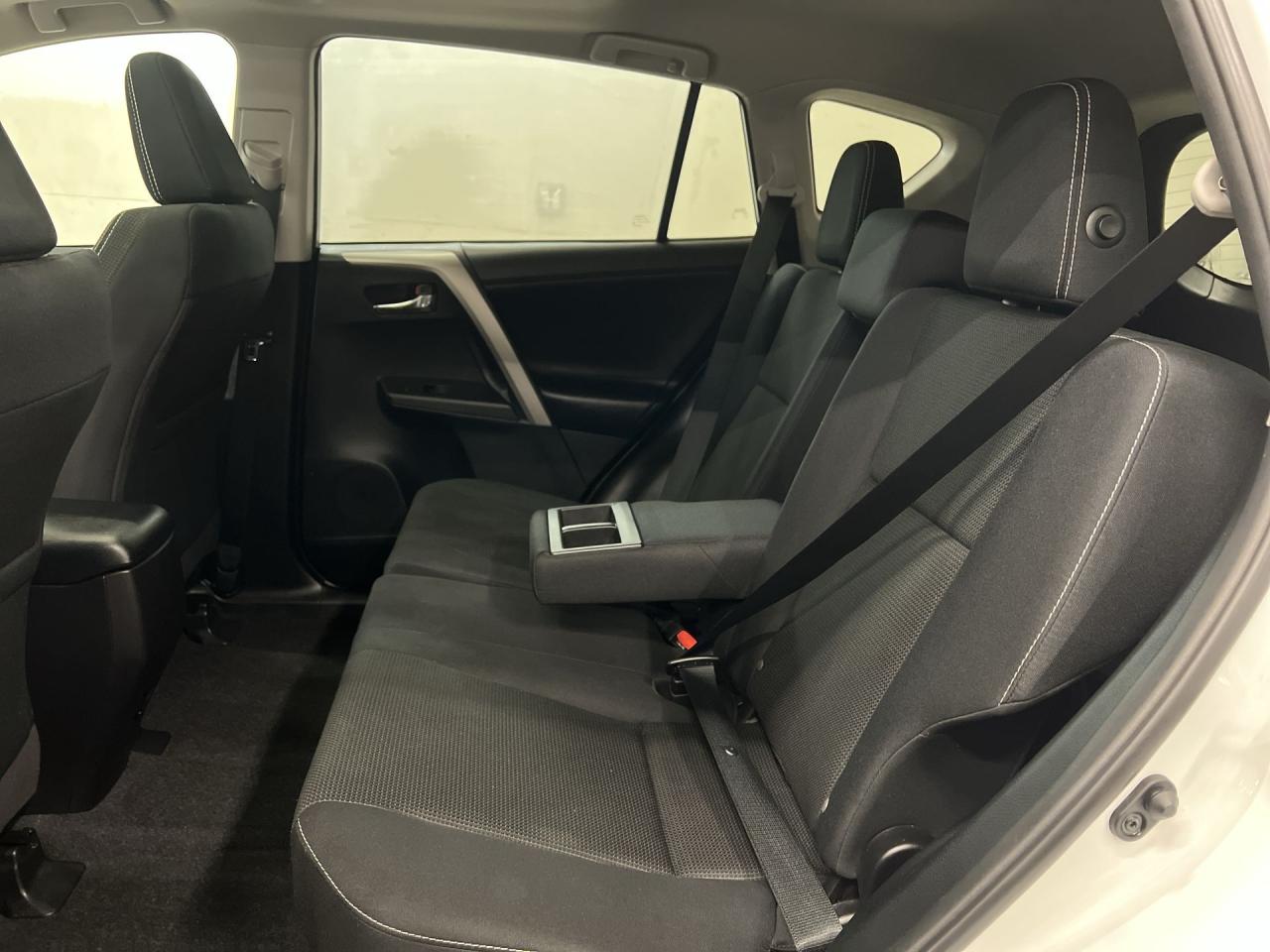 2017 Toyota RAV4 XLE AWD | ONLY 29,000KMS!! | SUNROOF | HTD SEATS Photo