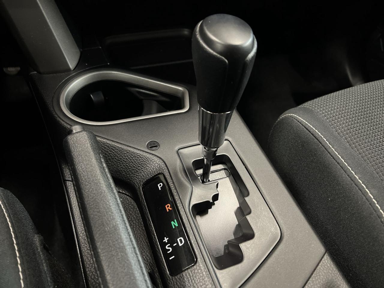 2017 Toyota RAV4 XLE AWD | ONLY 29,000KMS!! | SUNROOF | HTD SEATS Photo