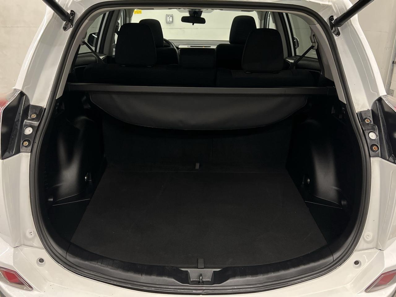 2017 Toyota RAV4 XLE AWD | ONLY 29,000KMS!! | SUNROOF | HTD SEATS Photo