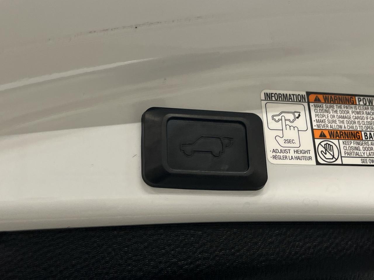 2017 Toyota RAV4 XLE AWD | ONLY 29,000KMS!! | SUNROOF | HTD SEATS Photo