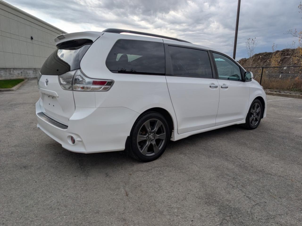 2020 Toyota Sienna SE 8-Passenger  **PWR SLIDERS - 7 PASS** Photo4
