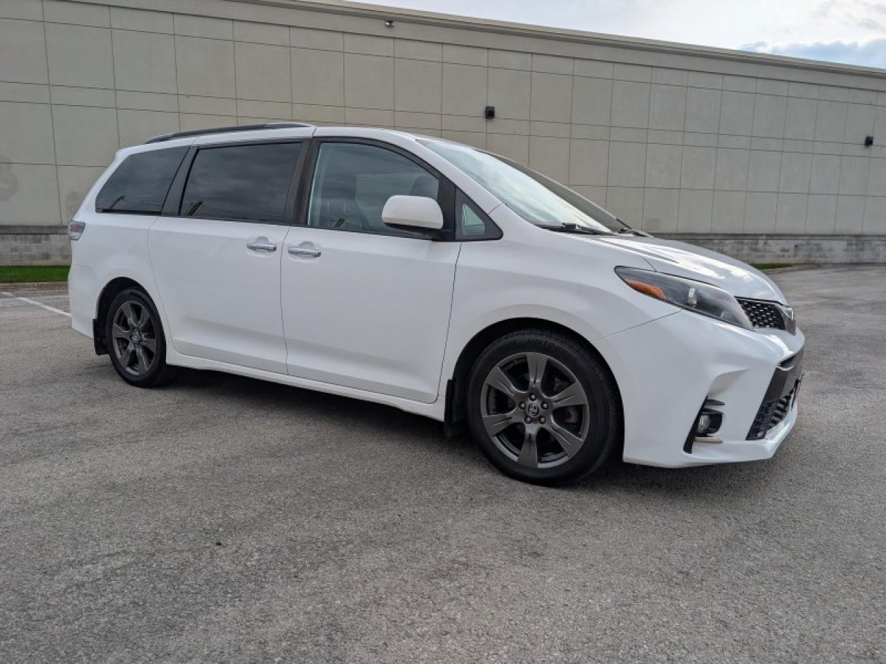 2020 Toyota Sienna SE 8-Passenger  **PWR SLIDERS - 7 PASS** Photo