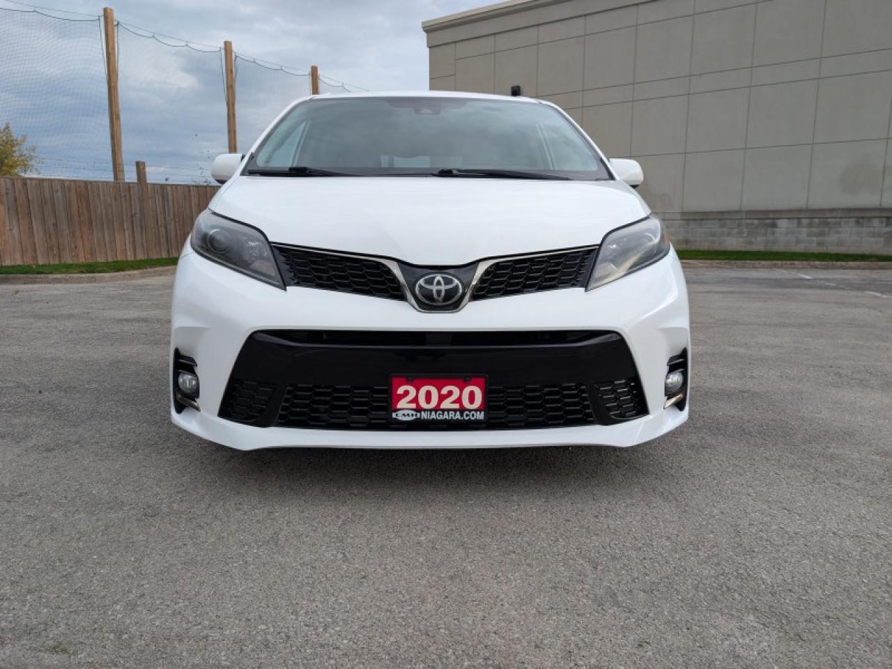 2020 Toyota Sienna SE 8-Passenger  **PWR SLIDERS - 7 PASS** Photo