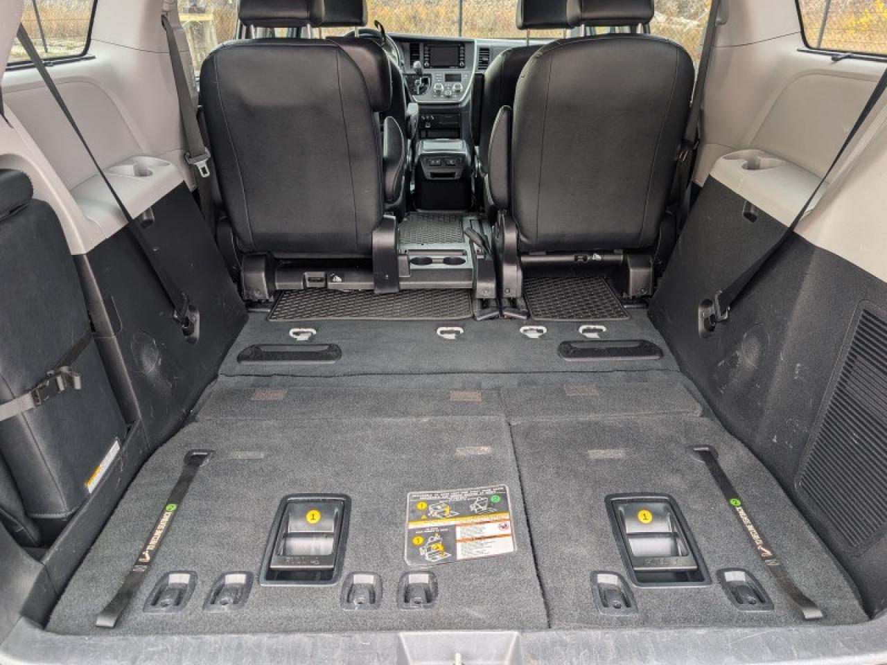 2020 Toyota Sienna SE 8-Passenger  **PWR SLIDERS - 7 PASS** Photo