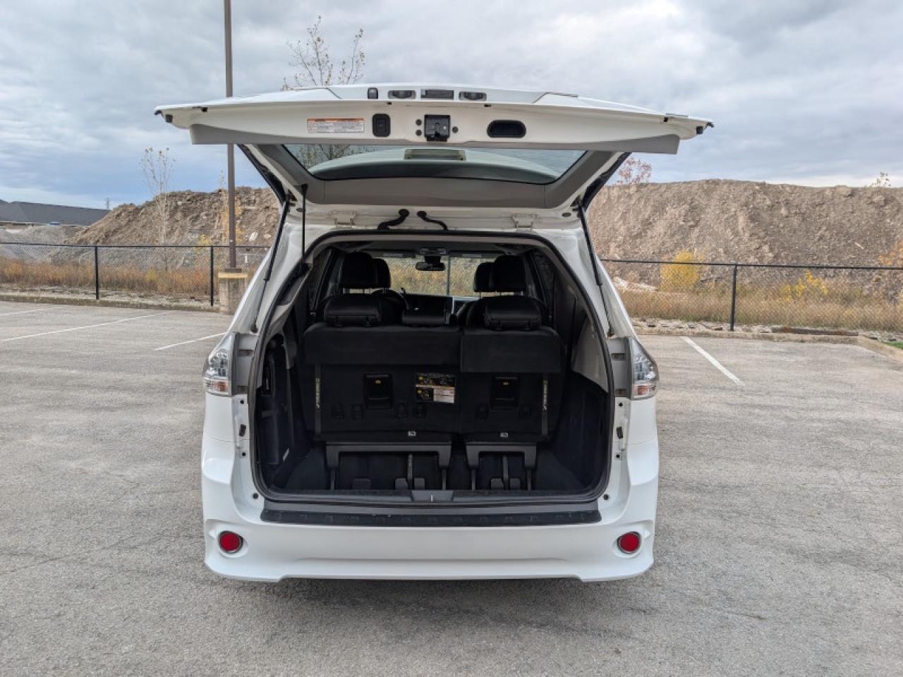 2020 Toyota Sienna SE 8-Passenger  **PWR SLIDERS - 7 PASS** Photo