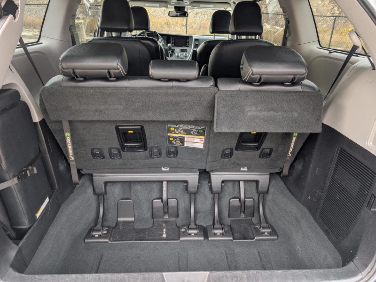 2020 Toyota Sienna SE 8-Passenger  **PWR SLIDERS - 7 PASS** Photo