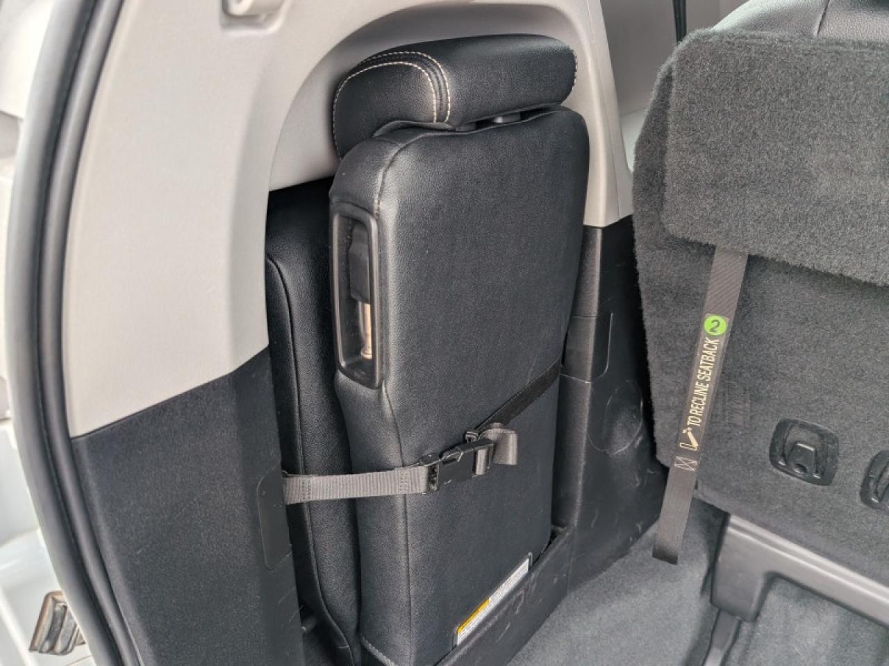 2020 Toyota Sienna SE 8-Passenger  **PWR SLIDERS - 7 PASS** Photo