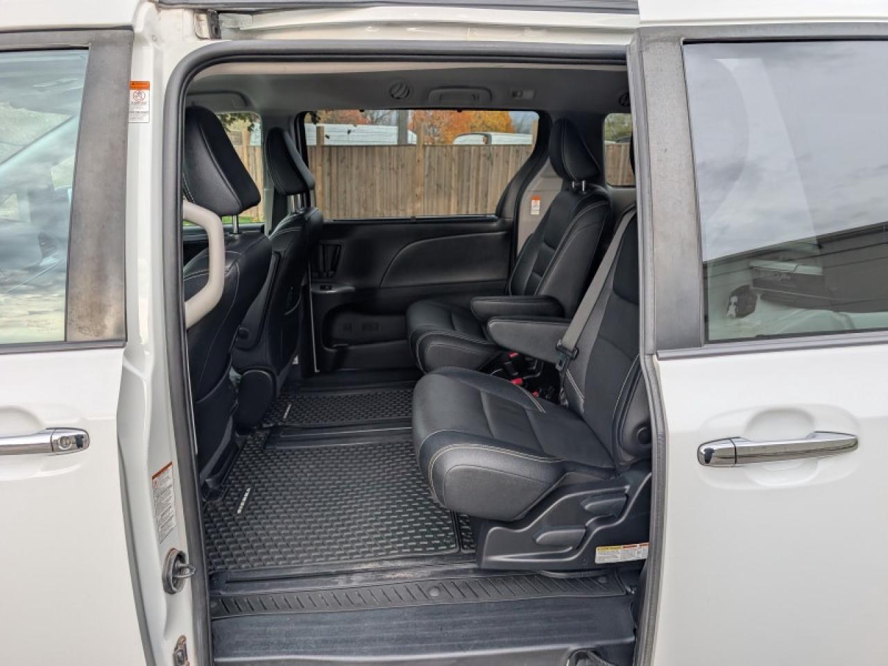 2020 Toyota Sienna SE 8-Passenger  **PWR SLIDERS - 7 PASS** Photo