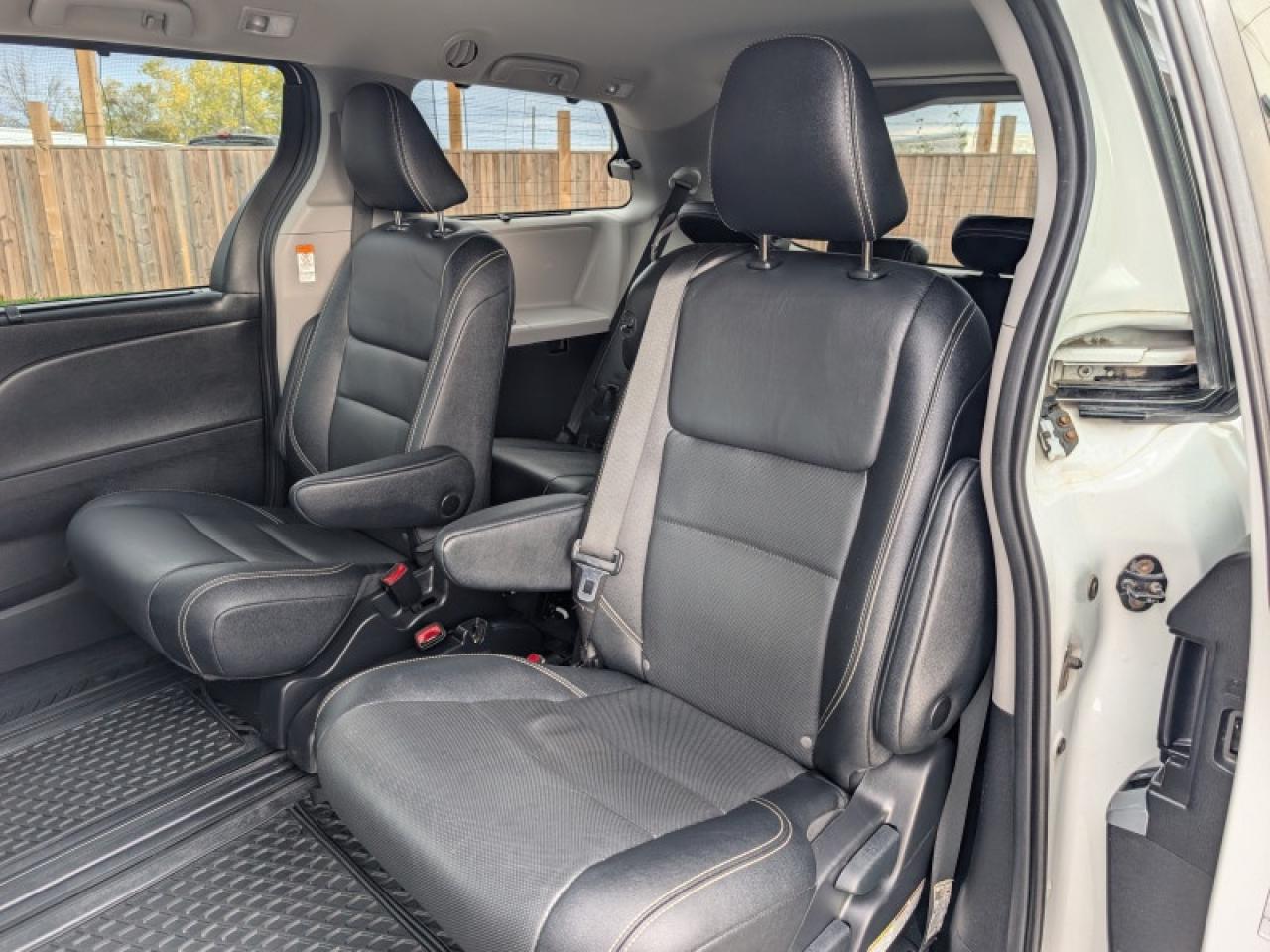 2020 Toyota Sienna SE 8-Passenger  **PWR SLIDERS - 7 PASS** Photo