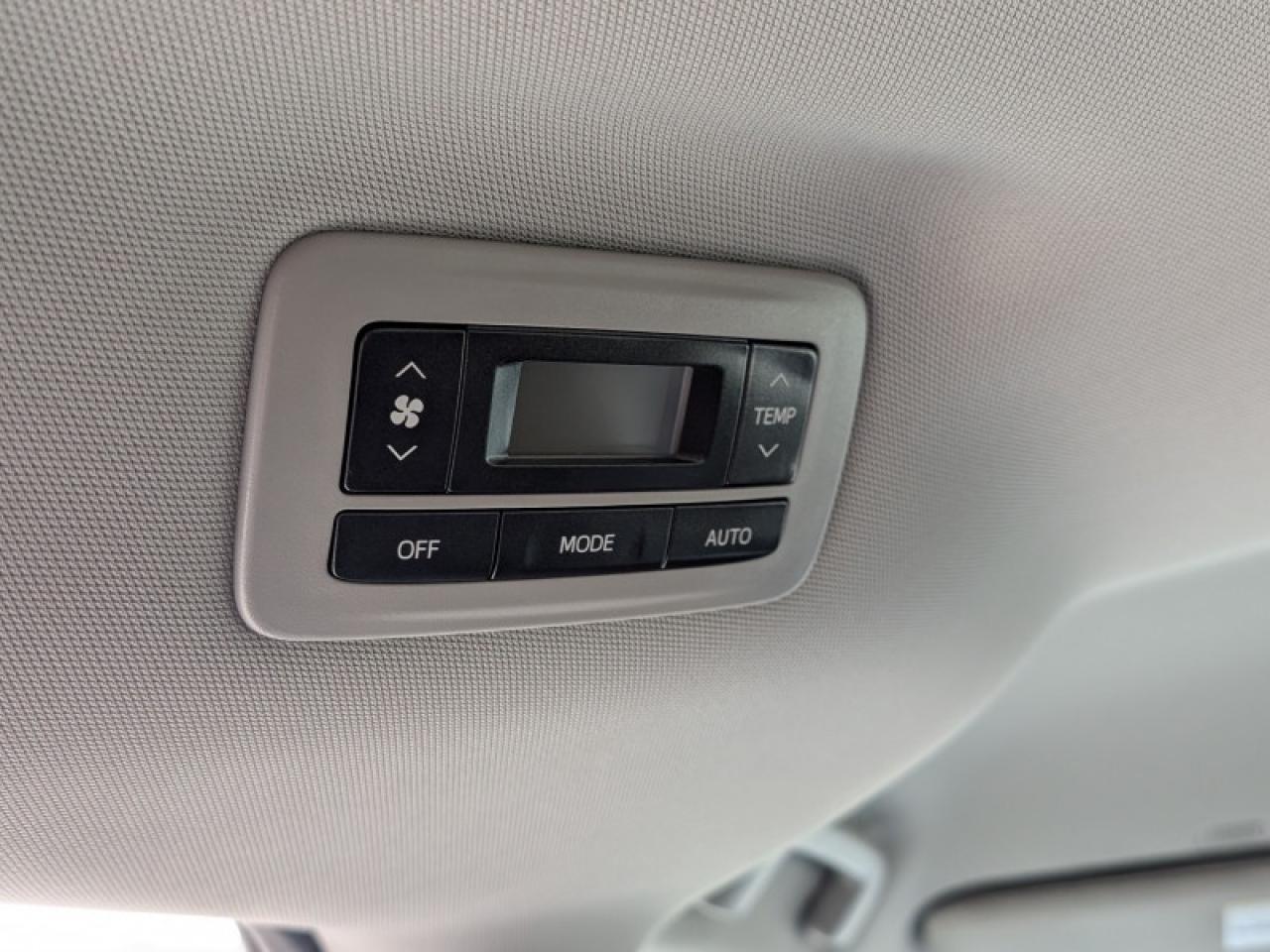 2020 Toyota Sienna SE 8-Passenger  **PWR SLIDERS - 7 PASS** Photo