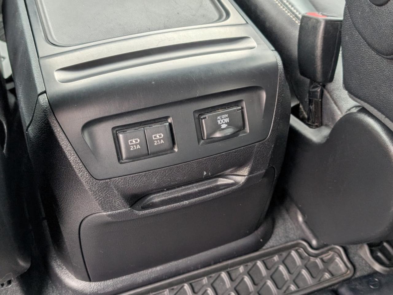 2020 Toyota Sienna SE 8-Passenger  **PWR SLIDERS - 7 PASS** Photo