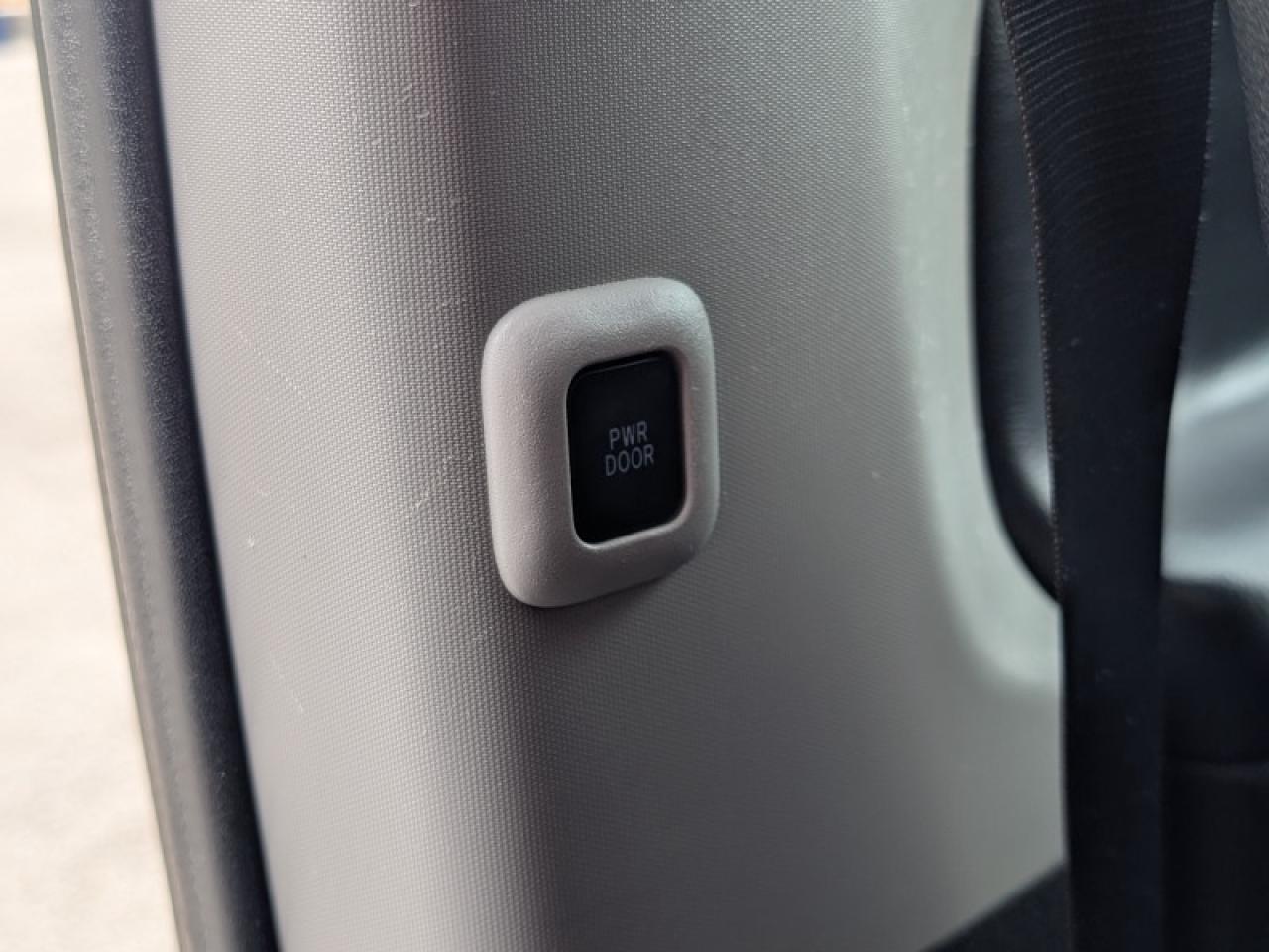 2020 Toyota Sienna SE 8-Passenger  **PWR SLIDERS - 7 PASS** Photo