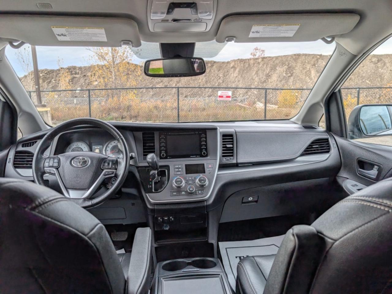 2020 Toyota Sienna SE 8-Passenger  **PWR SLIDERS - 7 PASS** Photo