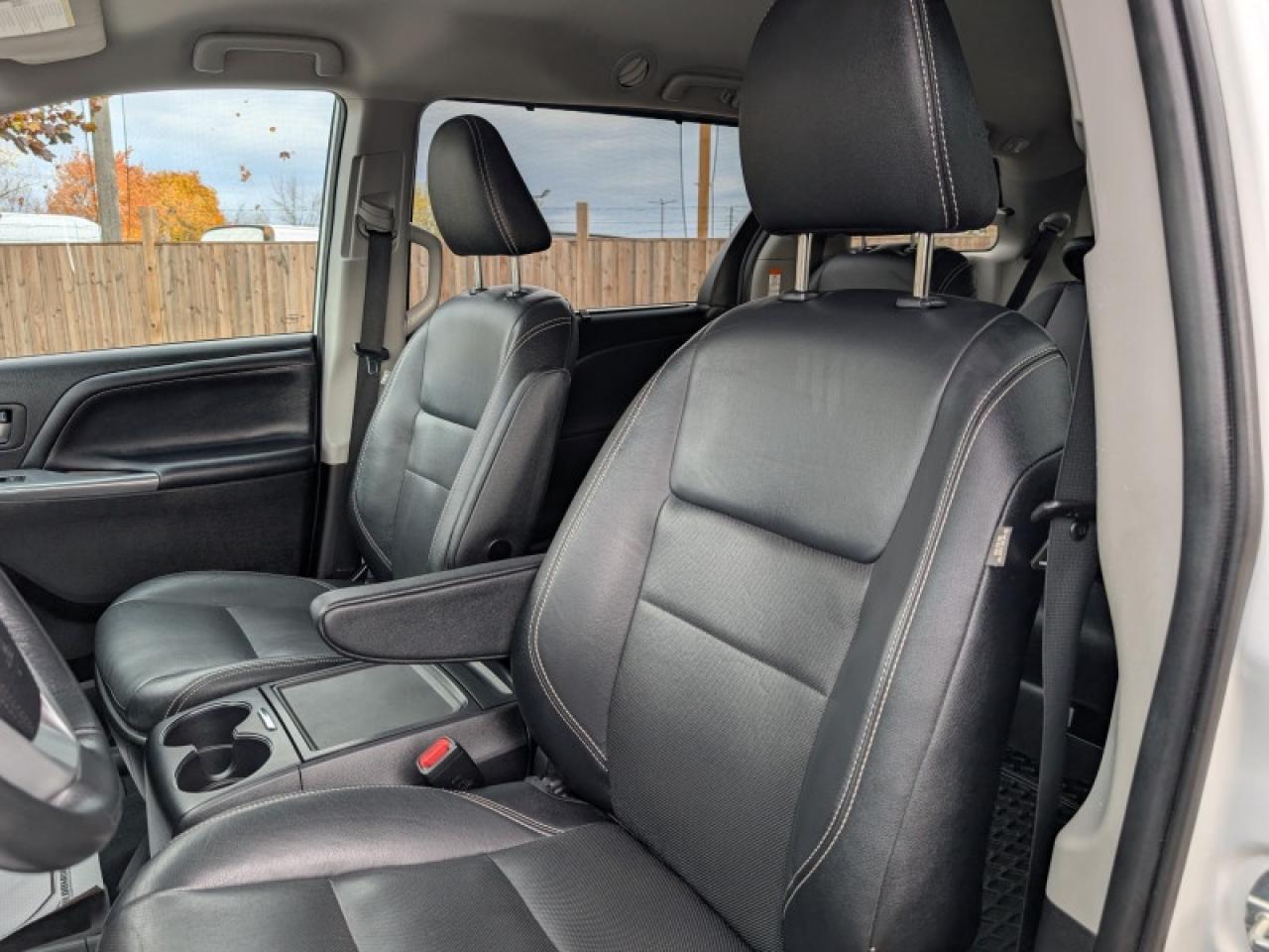 2020 Toyota Sienna SE 8-Passenger  **PWR SLIDERS - 7 PASS** Photo