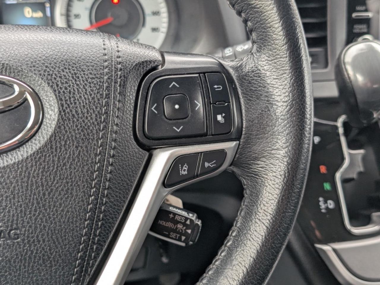 2020 Toyota Sienna SE 8-Passenger  **PWR SLIDERS - 7 PASS** Photo