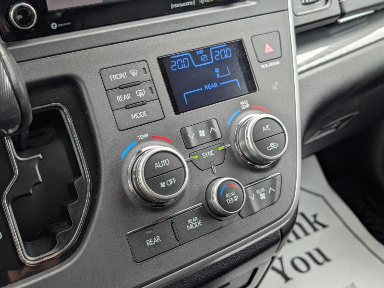 2020 Toyota Sienna SE 8-Passenger  **PWR SLIDERS - 7 PASS** Photo