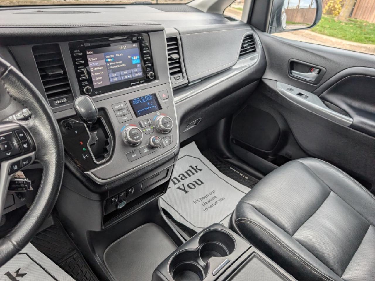 2020 Toyota Sienna SE 8-Passenger  **PWR SLIDERS - 7 PASS** Photo