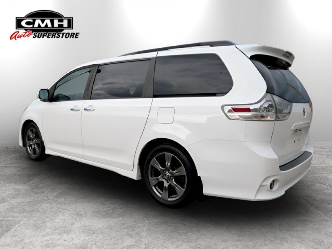 2020 Toyota Sienna SE 8-Passenger  **PWR SLIDERS - 7 PASS** Photo