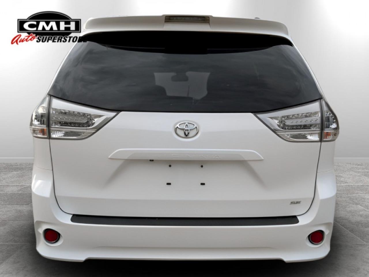 2020 Toyota Sienna SE 8-Passenger  **PWR SLIDERS - 7 PASS** Photo