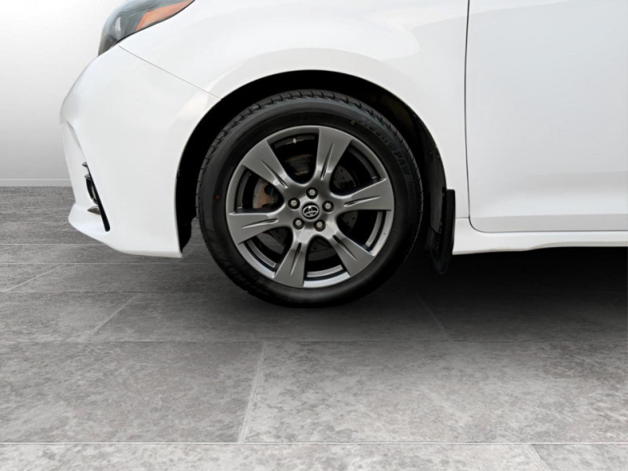 2020 Toyota Sienna SE 8-Passenger  **PWR SLIDERS - 7 PASS** Photo