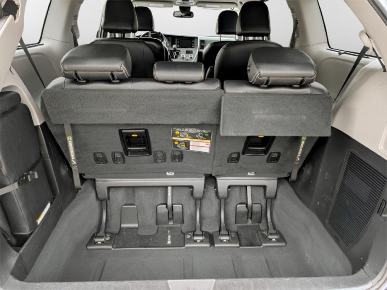 2020 Toyota Sienna SE 8-Passenger  **PWR SLIDERS - 7 PASS** Photo