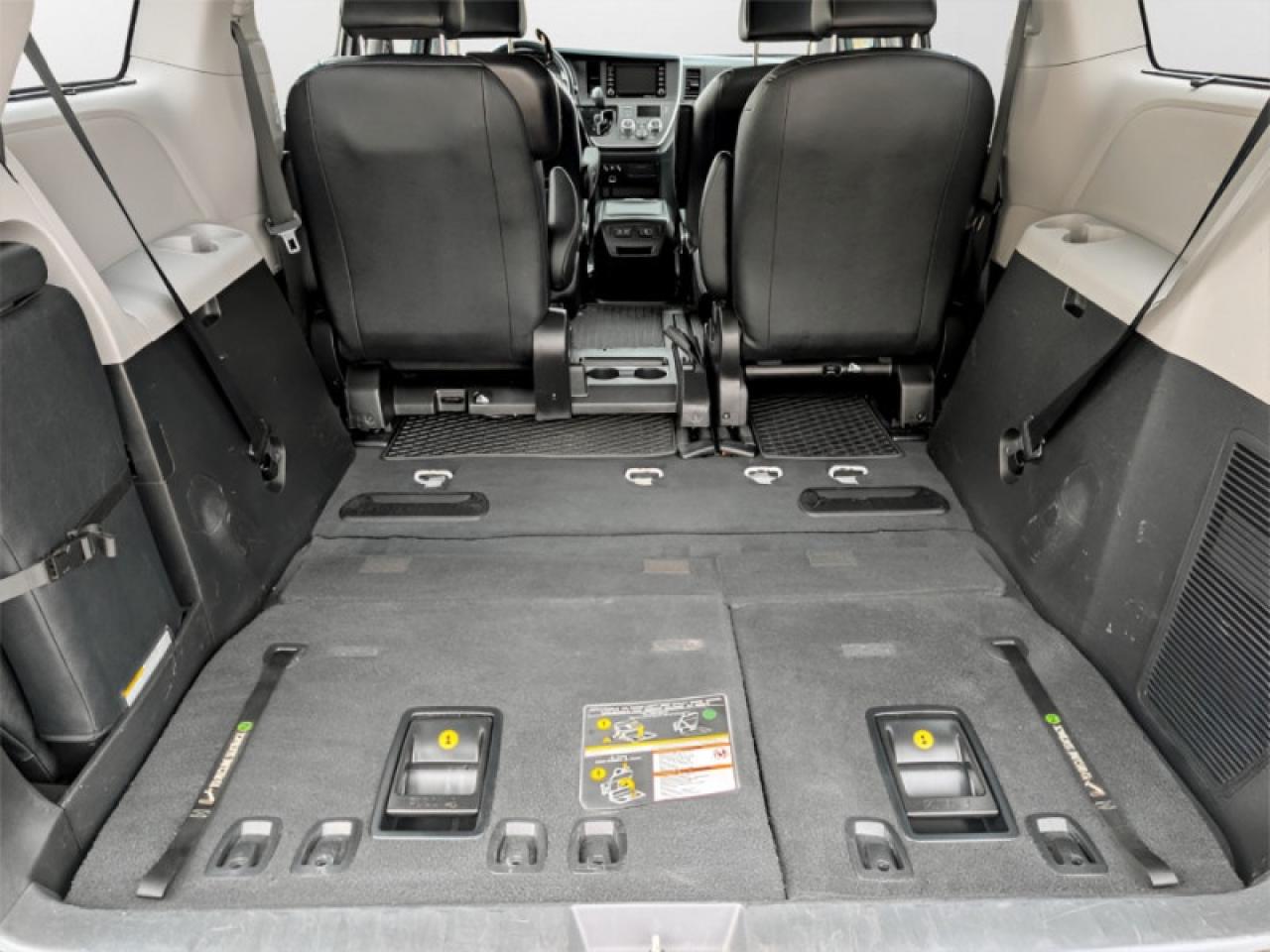 2020 Toyota Sienna SE 8-Passenger  **PWR SLIDERS - 7 PASS** Photo