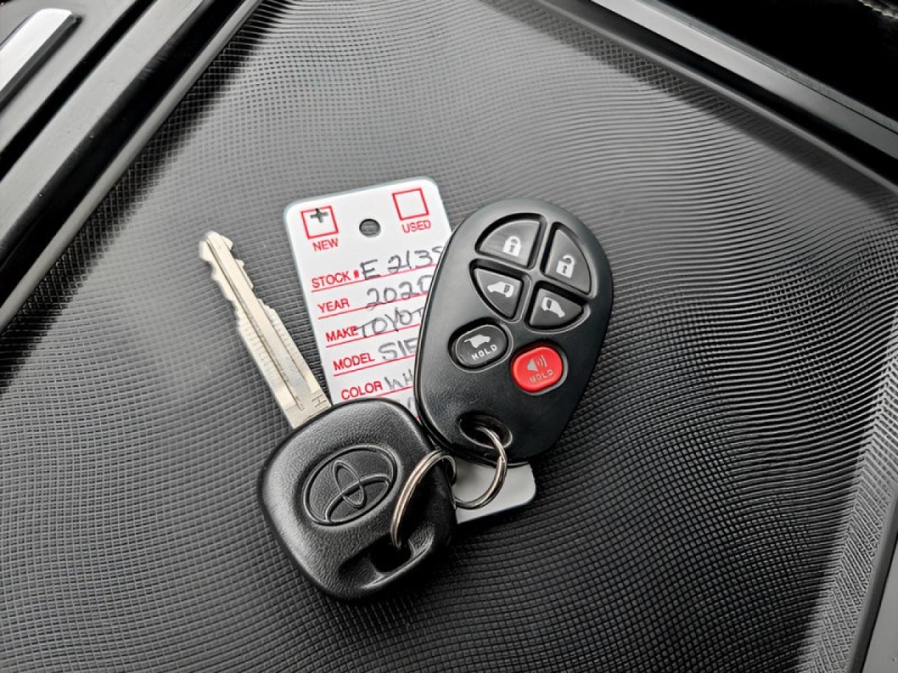 2020 Toyota Sienna SE 8-Passenger  **PWR SLIDERS - 7 PASS** Photo