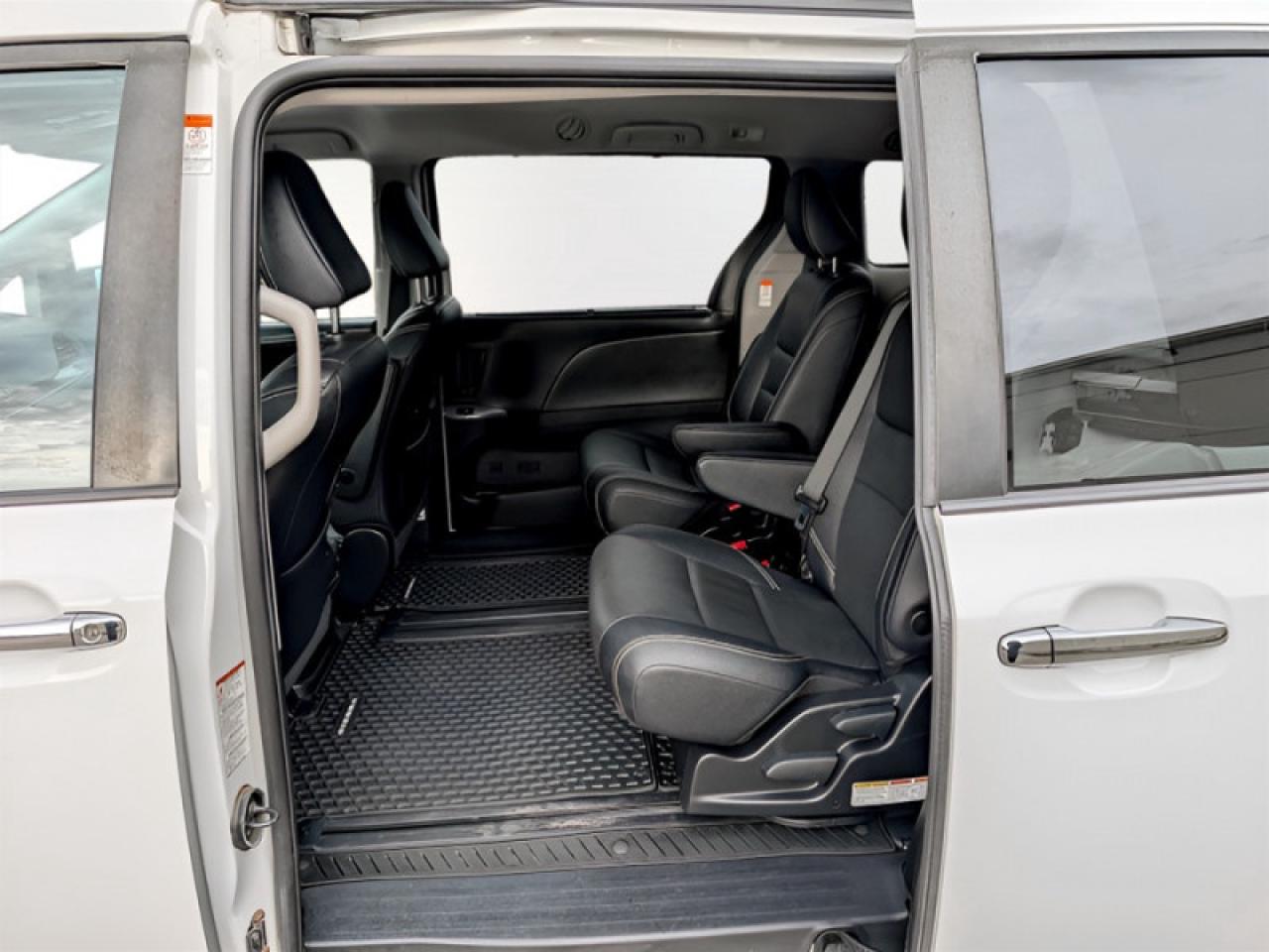 2020 Toyota Sienna SE 8-Passenger  **PWR SLIDERS - 7 PASS** Photo