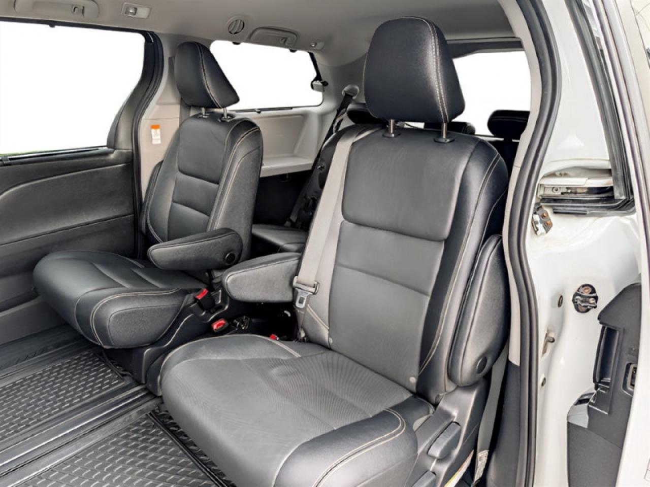 2020 Toyota Sienna SE 8-Passenger  **PWR SLIDERS - 7 PASS** Photo