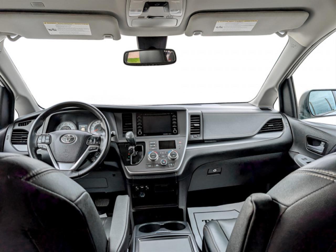 2020 Toyota Sienna SE 8-Passenger  **PWR SLIDERS - 7 PASS** Photo