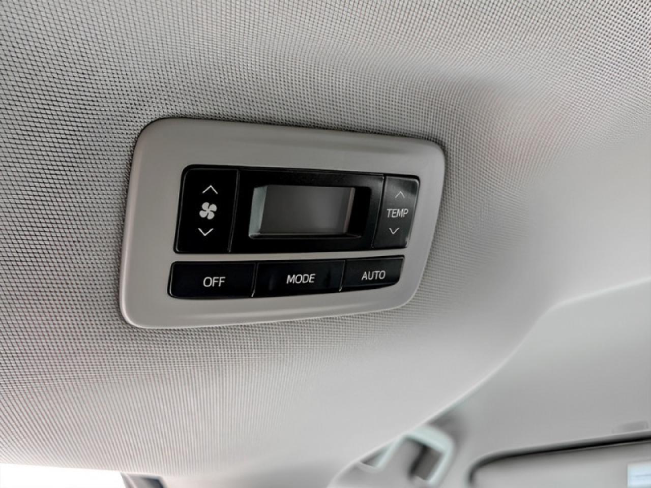 2020 Toyota Sienna SE 8-Passenger  **PWR SLIDERS - 7 PASS** Photo