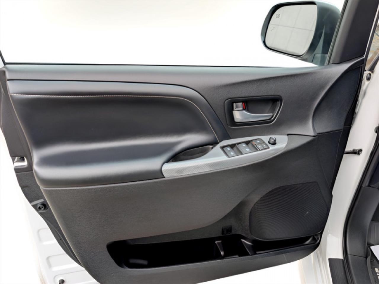 2020 Toyota Sienna SE 8-Passenger  **PWR SLIDERS - 7 PASS** Photo