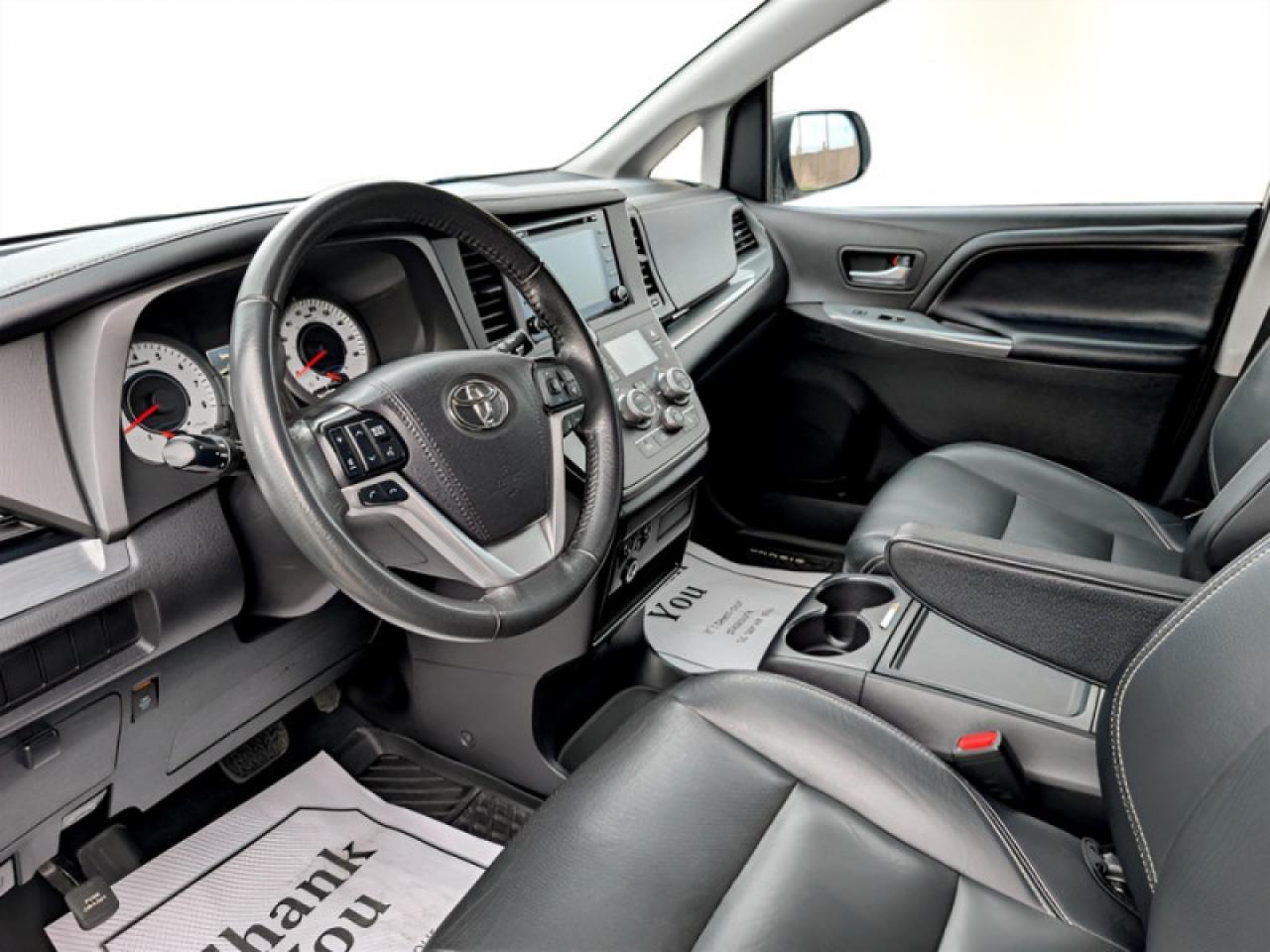 2020 Toyota Sienna SE 8-Passenger  **PWR SLIDERS - 7 PASS** Photo