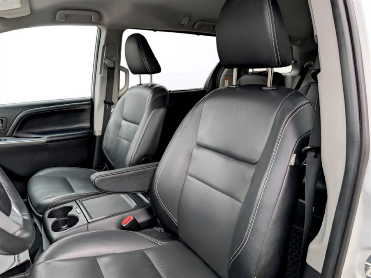 2020 Toyota Sienna SE 8-Passenger  **PWR SLIDERS - 7 PASS** Photo