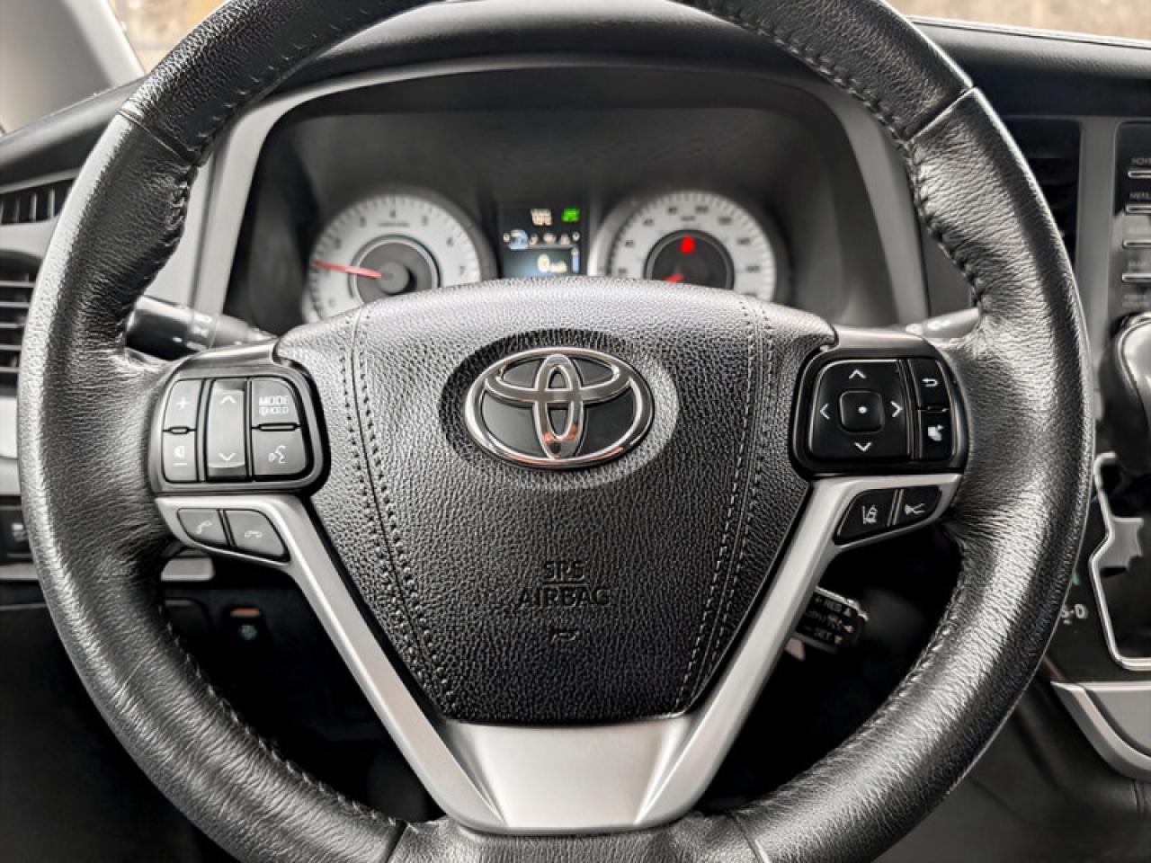 2020 Toyota Sienna SE 8-Passenger  **PWR SLIDERS - 7 PASS** Photo