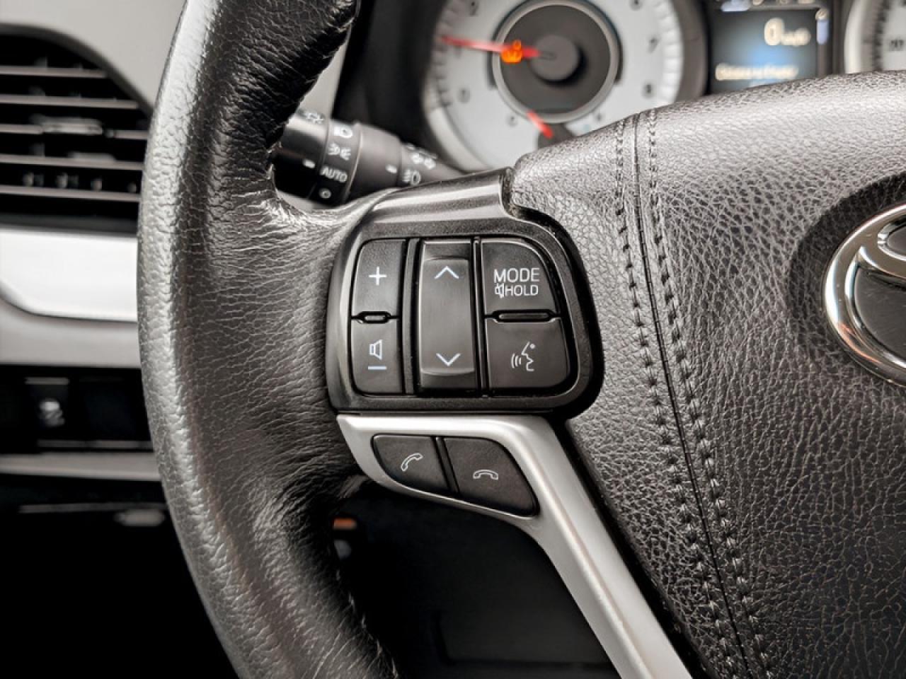 2020 Toyota Sienna SE 8-Passenger  **PWR SLIDERS - 7 PASS** Photo