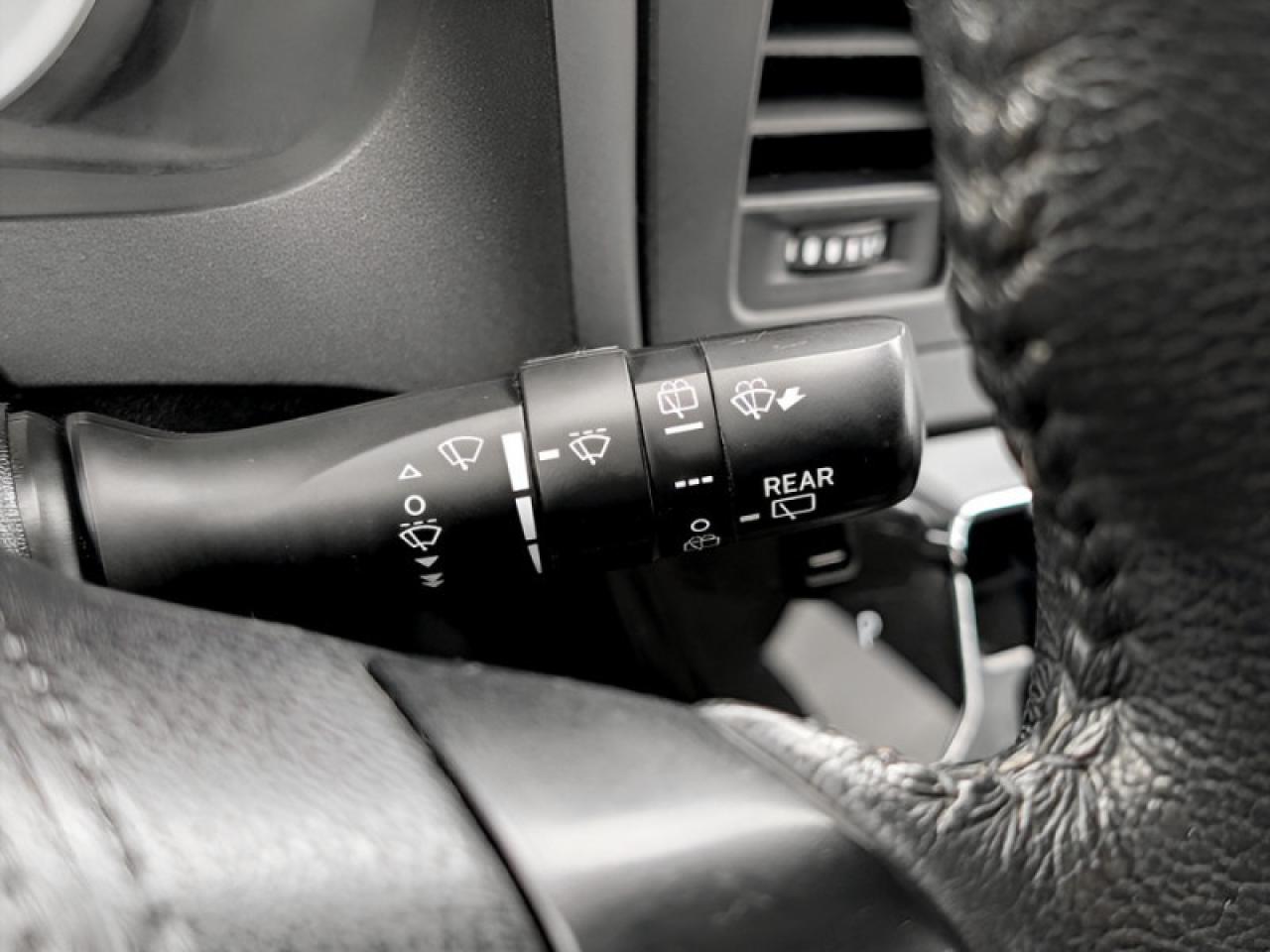 2020 Toyota Sienna SE 8-Passenger  **PWR SLIDERS - 7 PASS** Photo