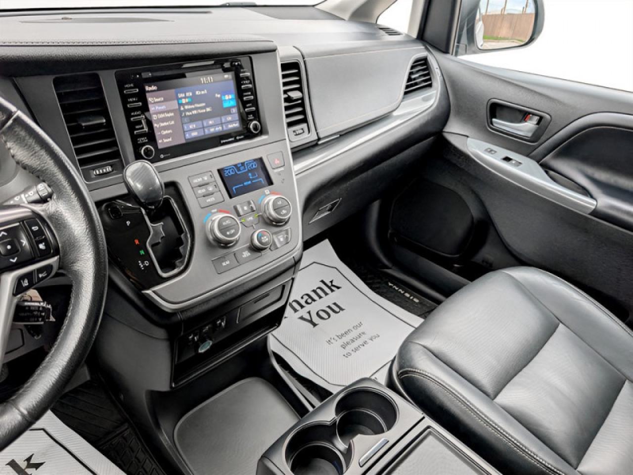 2020 Toyota Sienna SE 8-Passenger  **PWR SLIDERS - 7 PASS** Photo