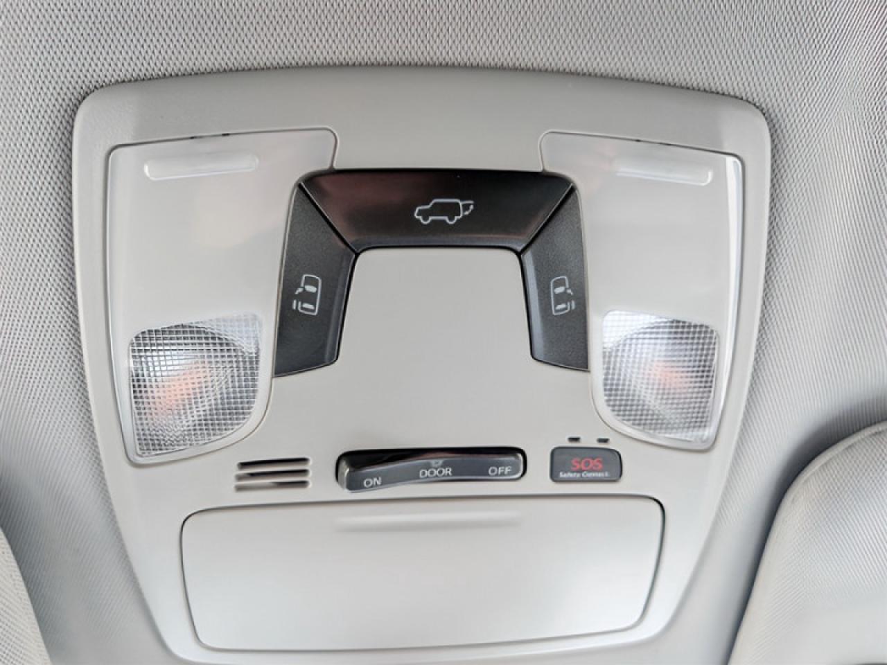 2020 Toyota Sienna SE 8-Passenger  **PWR SLIDERS - 7 PASS** Photo