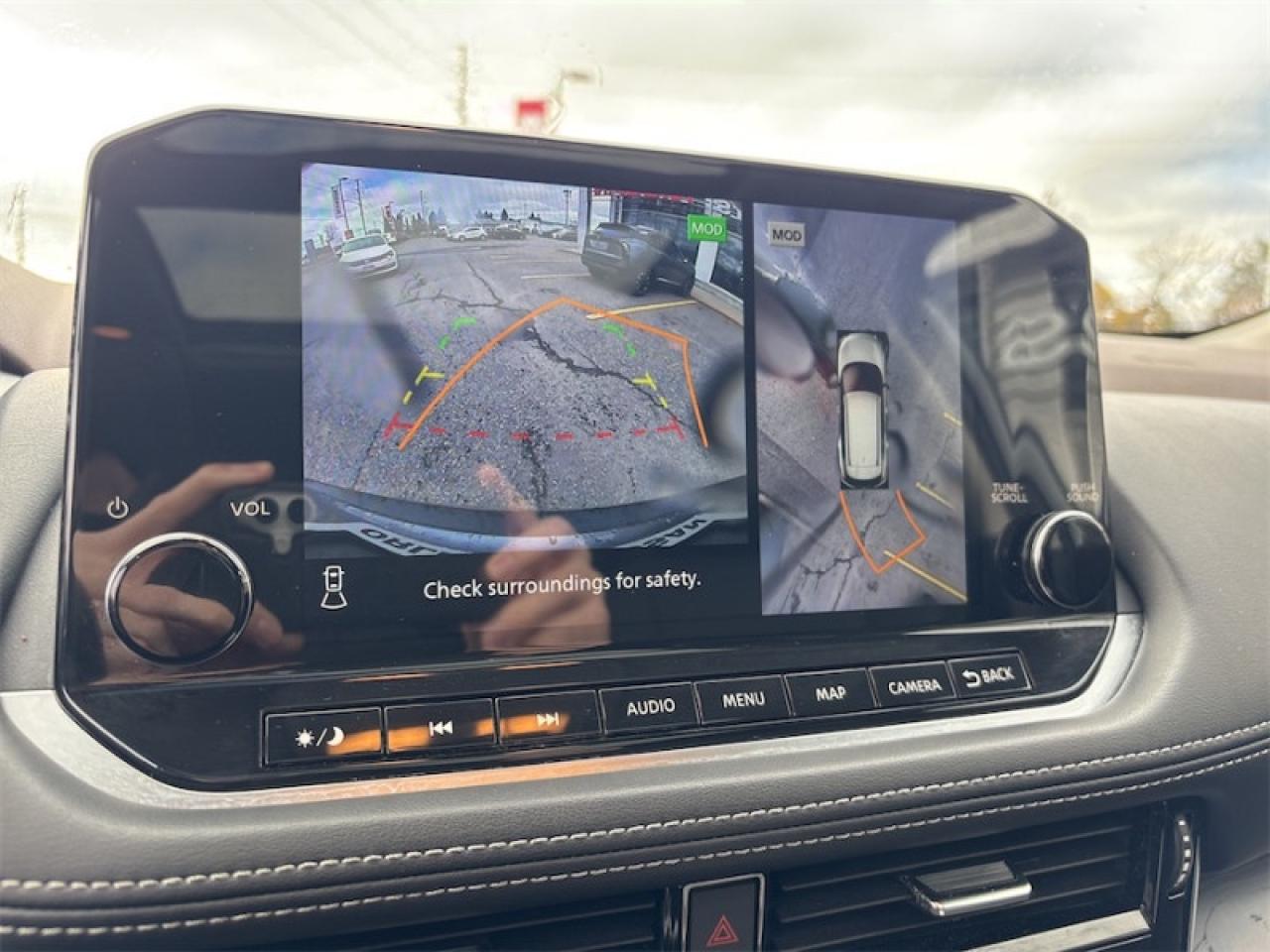 2023 Nissan Rogue Platinum  - Trade-in - Ex-lease Photo