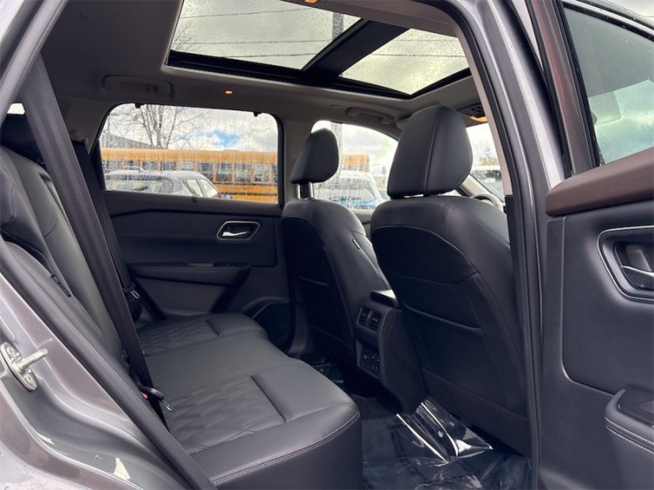 2023 Nissan Rogue Platinum  Lease Return, Clean CARFAX Photo