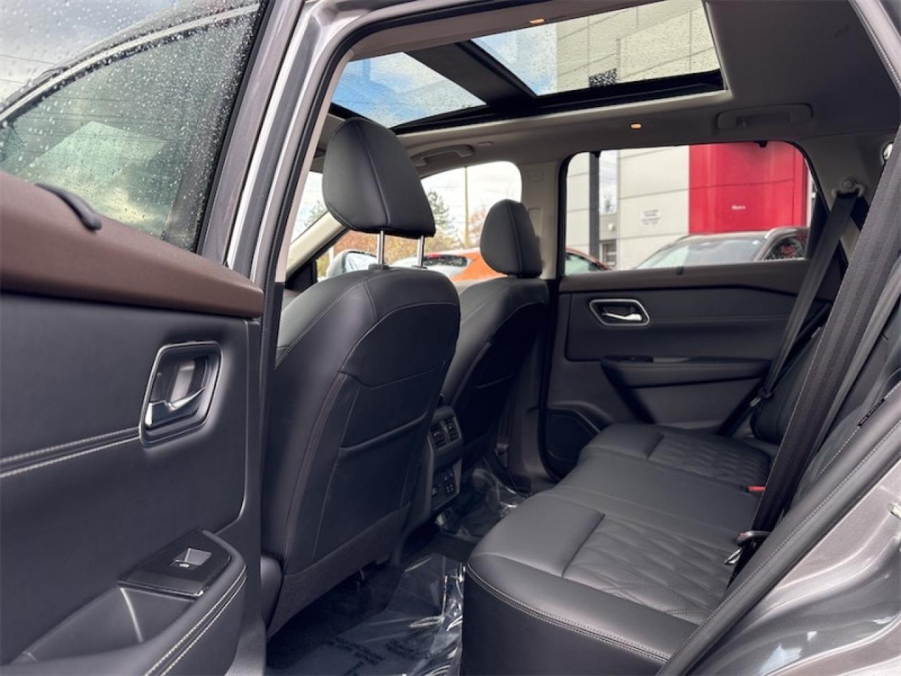 2023 Nissan Rogue Platinum  Lease Return, Clean CARFAX Photo