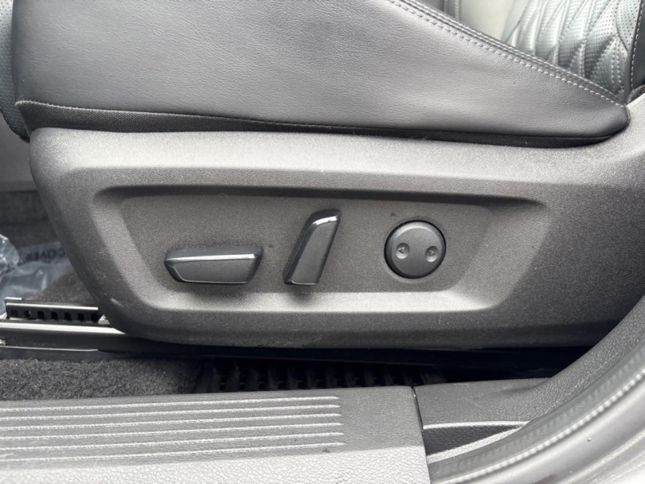 2023 Nissan Rogue Platinum  Lease Return, Clean CARFAX Photo