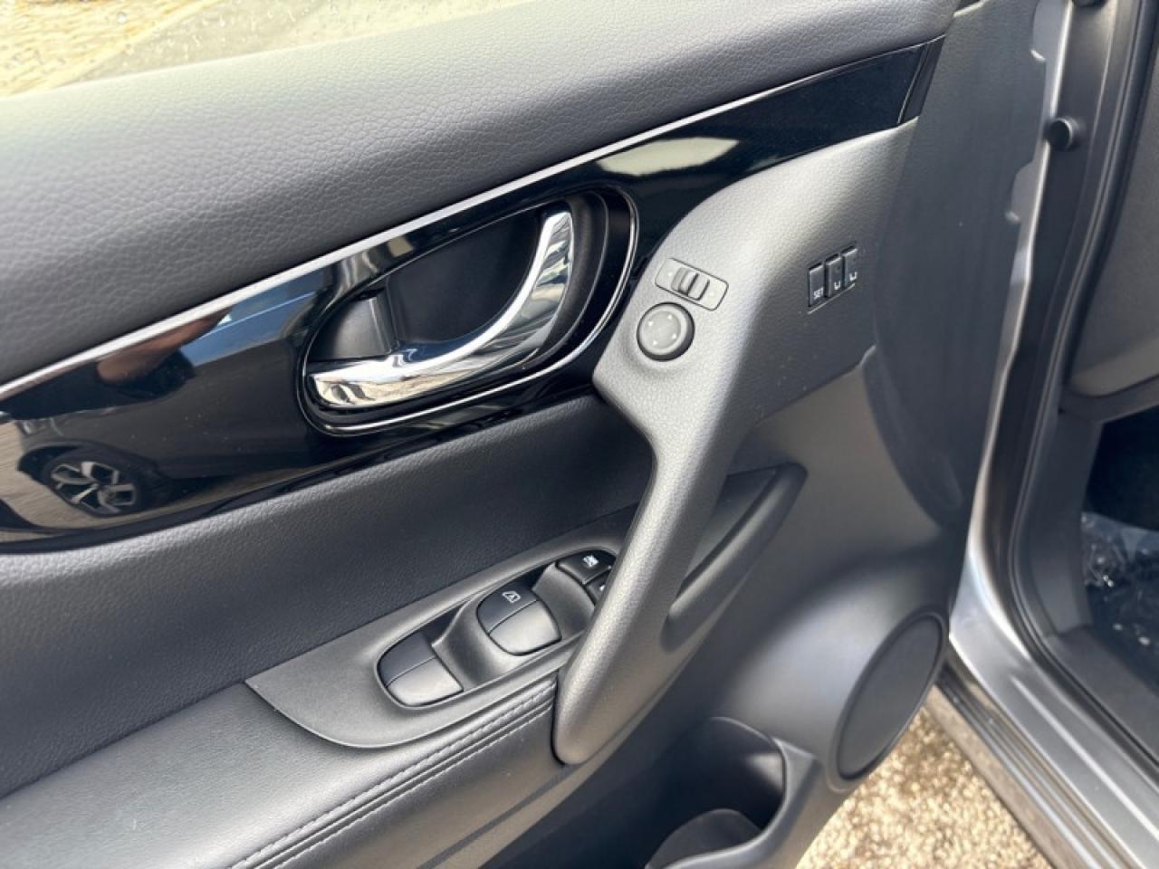 2023 Nissan Qashqai SL AWD  One Owner, Clean CARFAX Photo