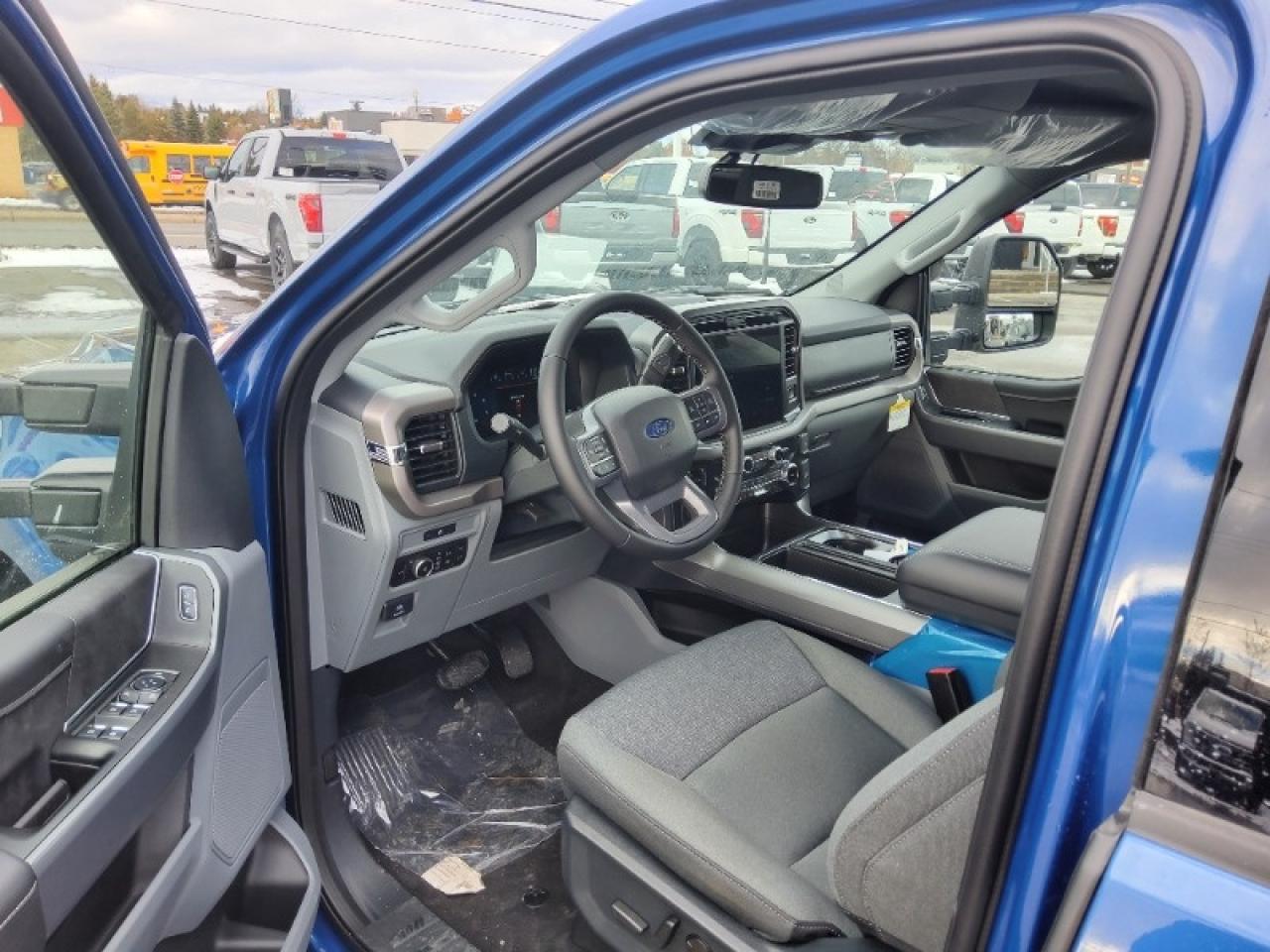 2025 Ford F-150 XLT Photo4