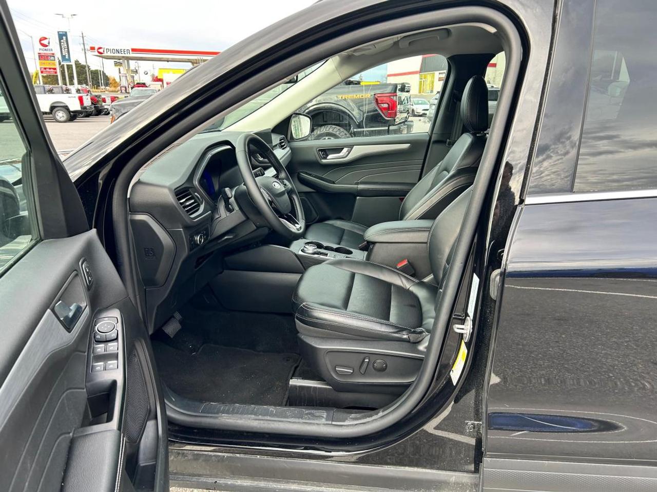 2025 Ford Escape Platinum Photo