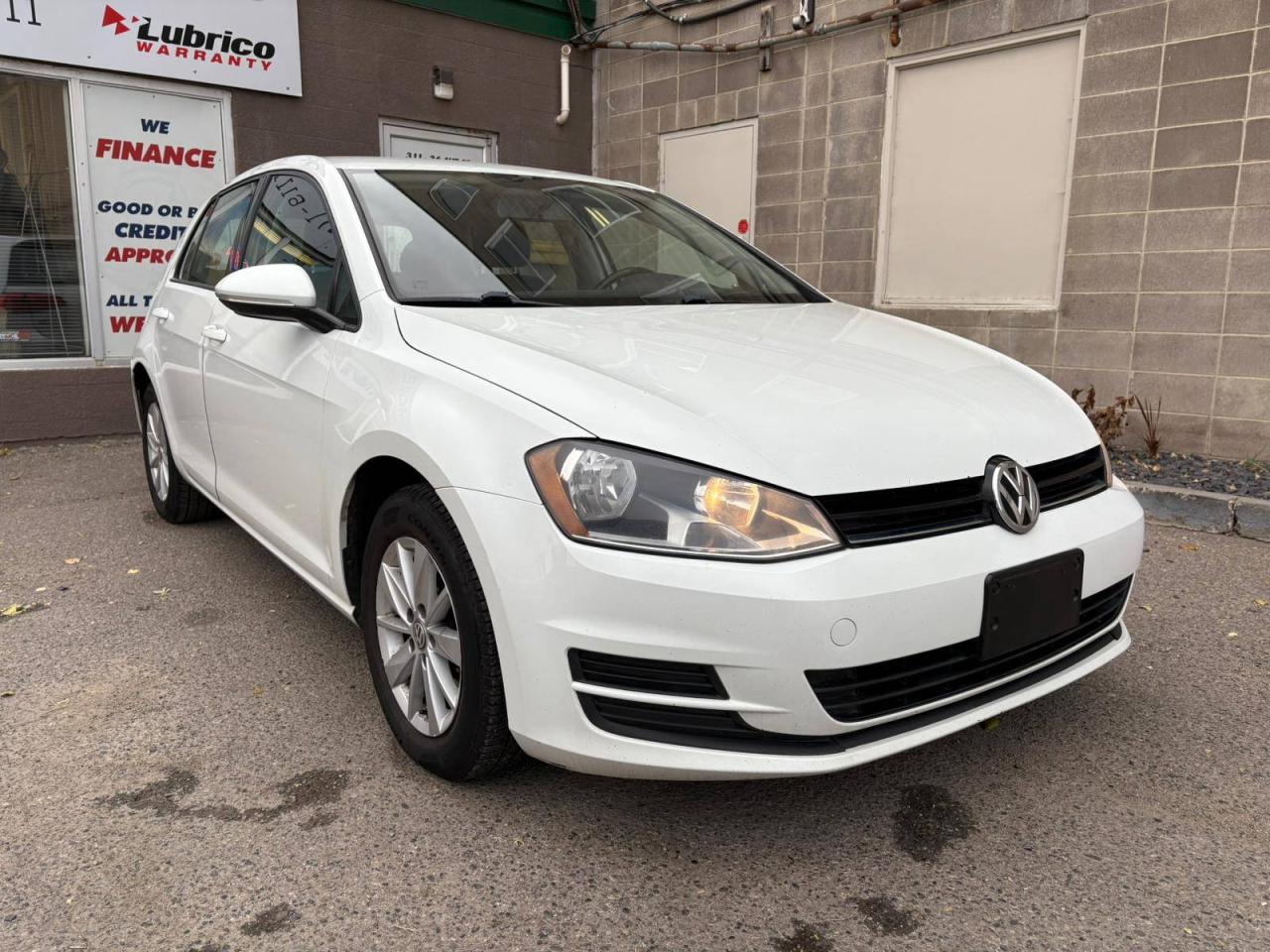 Used 2016 Volkswagen Golf 4dr HB Auto TSI S for sale in Calgary, AB