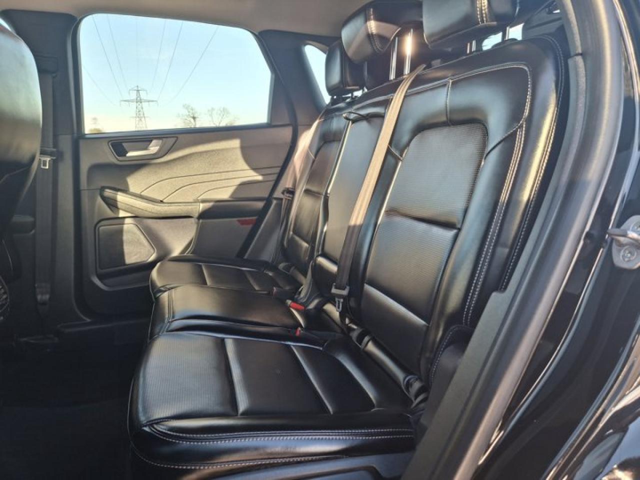 2024 Ford Escape Platinum AWD | 2.0L 4 Cyl | Leather | Adaptive Cruise | Heated Wheel + Seats | Remote Start & More ! Photo