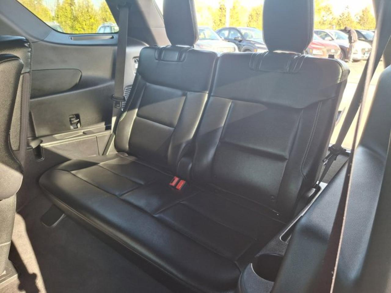 2022 Ford Explorer ST 4WD | Split Leather Buckets | Pano Roof | Heated + Cooled Seats | Heated Steering | and More ! Photo