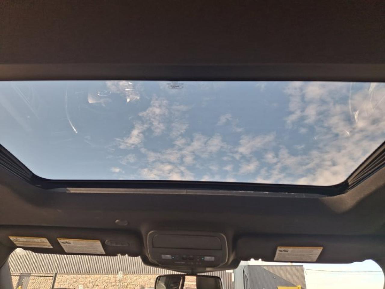 2022 Ford Explorer ST 4WD | Split Leather Buckets | Pano Roof | Heated + Cooled Seats | Heated Steering | and More ! Photo